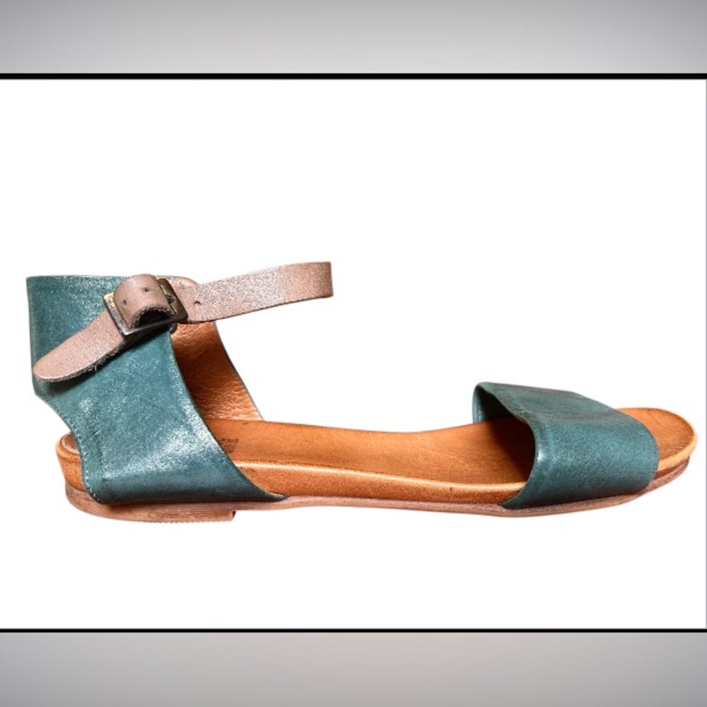 Miz Mooz Teal & Tan Flats Sleek Minimalist Design Sz:9